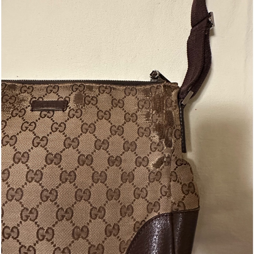 Rehab Gucci Bag with rubbing Likely can be fixed if you know how or by a cobbler - Picture 10 of 11